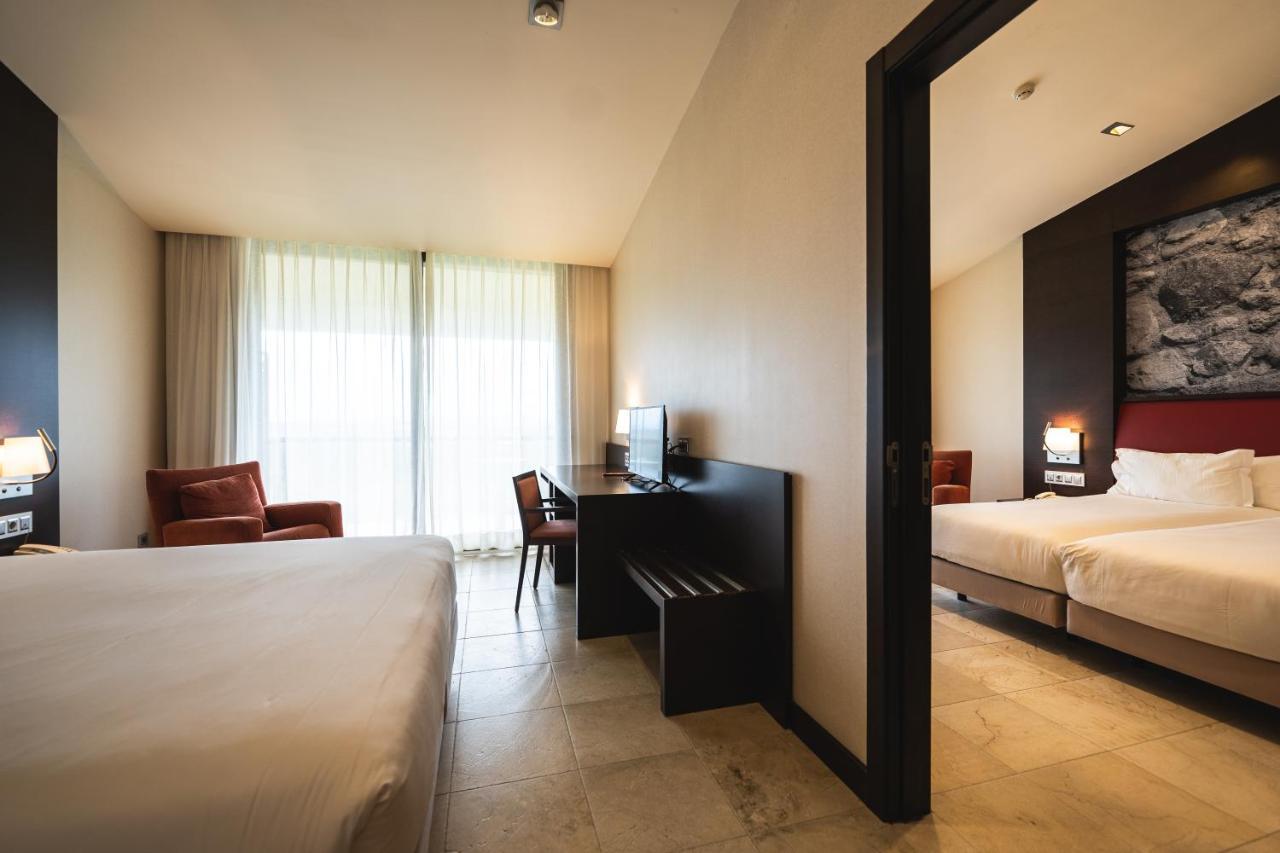 Hotel Mas Sola Санта-Колома-де-Фарн Экстерьер фото