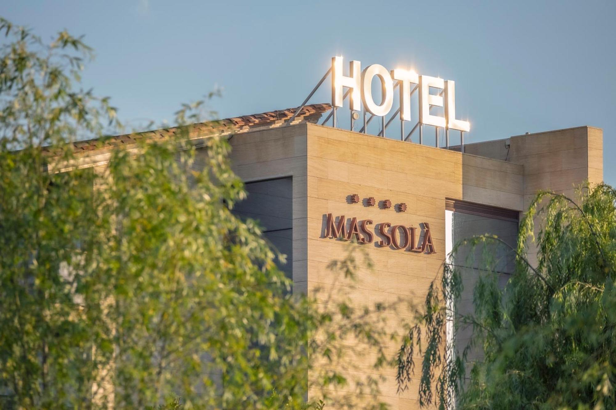 Hotel Mas Sola Санта-Колома-де-Фарн Экстерьер фото
